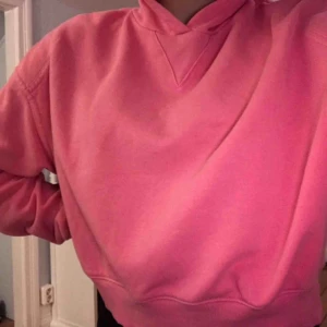  - Croissant hoodie från H&M ❤️ köparen står för frakt!