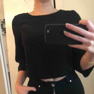  - Jättefin kort blus i storlek XS 
