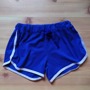 Shorts använt skick - Supersnygga men tyvärr för små.. 