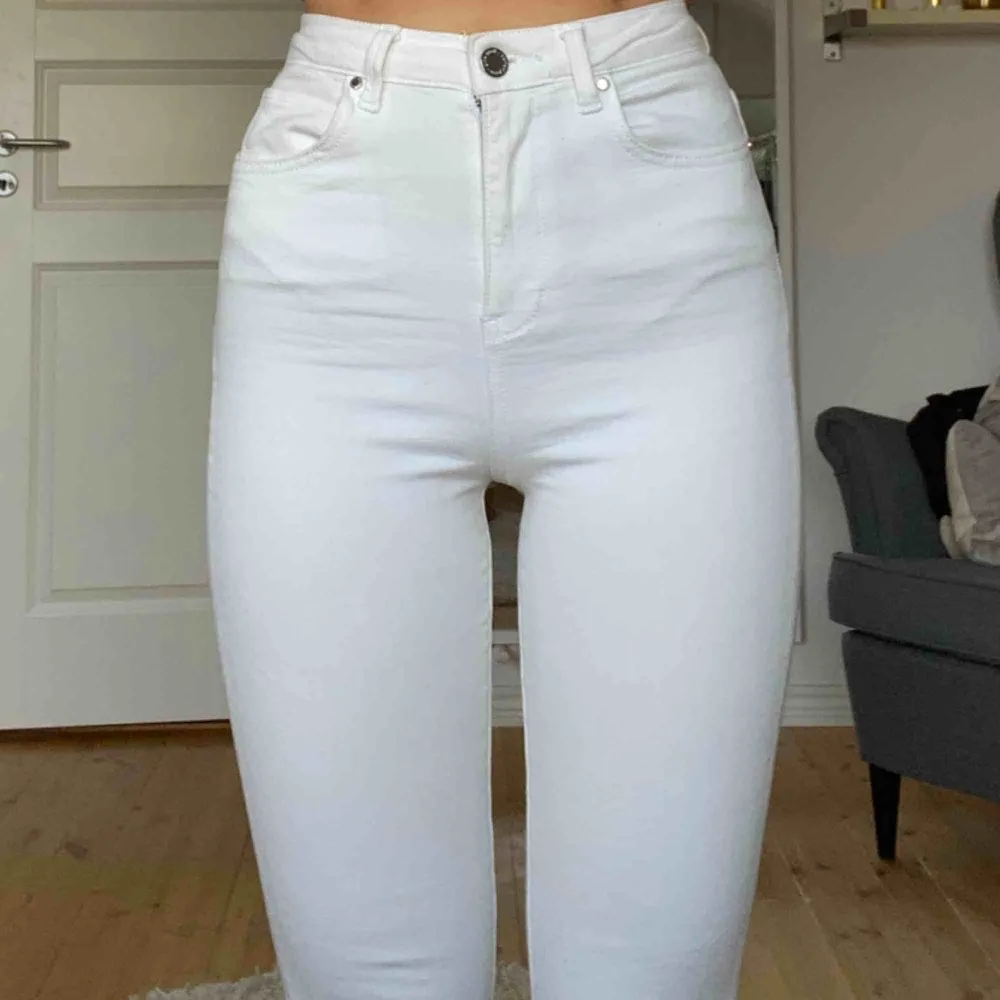 Hel vita jeans från Gina! Storlek 34/XS! Du betalar frakten🥰. Jeans & Byxor.