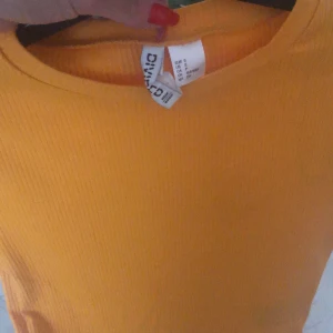 hm - helt ny crop säljes då jag har dubbelt upp! 