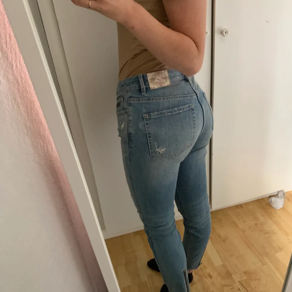 Snygga jeans från odd Molly storlek 30 (midja). Passar mig som är 164cm. . Jeans & Byxor.