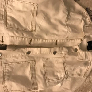 Jacka från Bershka!❣️❣️❣️ - Snygg jacka från Bershka 🥰🥰🥰 storlek S 💗💕