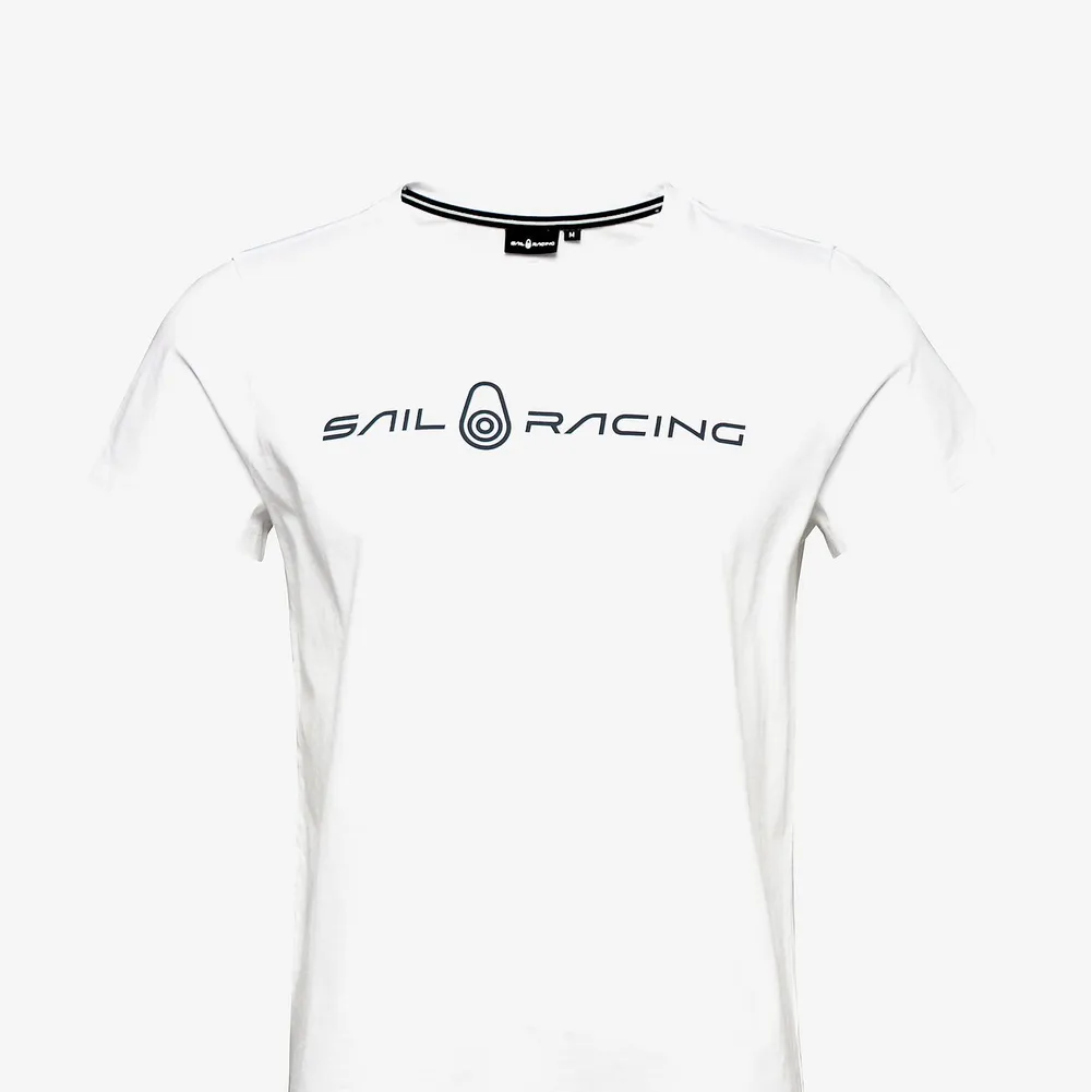 Aldrig använd t-Shirt från sail racing . T-shirts.