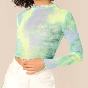 Topp - En topp i storlek M passar även dem som har storlek S. Frakten ingår i priset💖💖💖