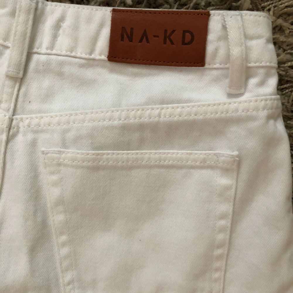 Säljer nya NAKD jeans,  i storlek 36 använt en gång! Köptes för 600kr säljer för 430kr eller kom med prisförslag!  . Jeans & Byxor.
