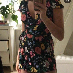  - Intressekoll på söt jumpsuit från hollister🥰väldigt snygg till sommaren. 