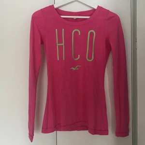 Tröja - Rosa tröja / topp från hollister. Förekommer ett litet hål som man kan se på bild 2.