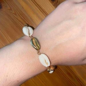  - Oanvänt snäckarmband, perfekt för sommaren! 