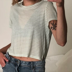 T-shirt från Monki - Randig T-shirt från Monki