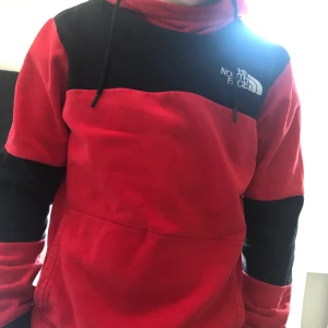 The North face hoodie - Aa go och snygg hoodie från the north face! 