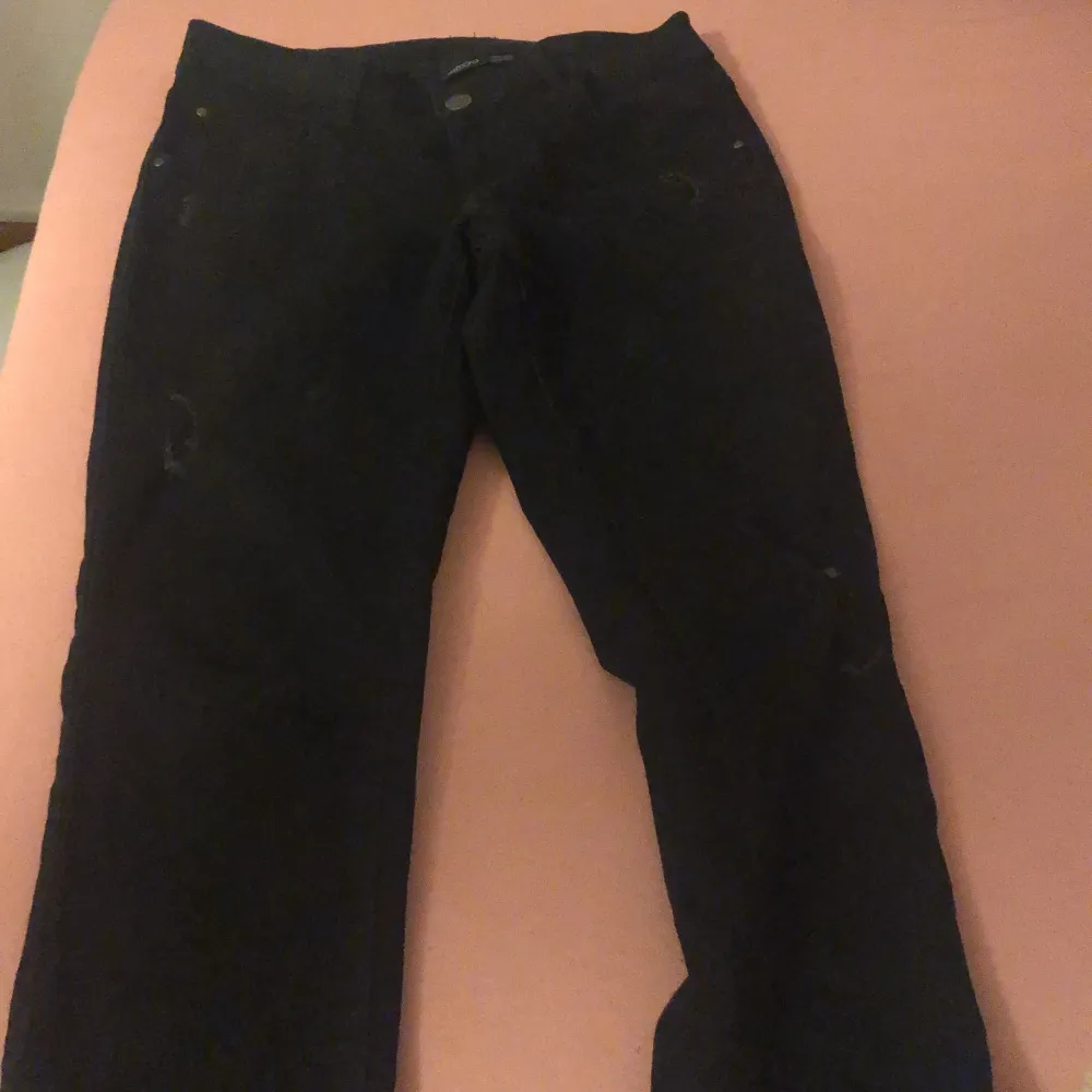 Svarta jeans i storleken 38. Jeans & Byxor.