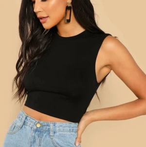 Svart topp  - 100 kr inklusive frakt, ribbad, bra kvalite 