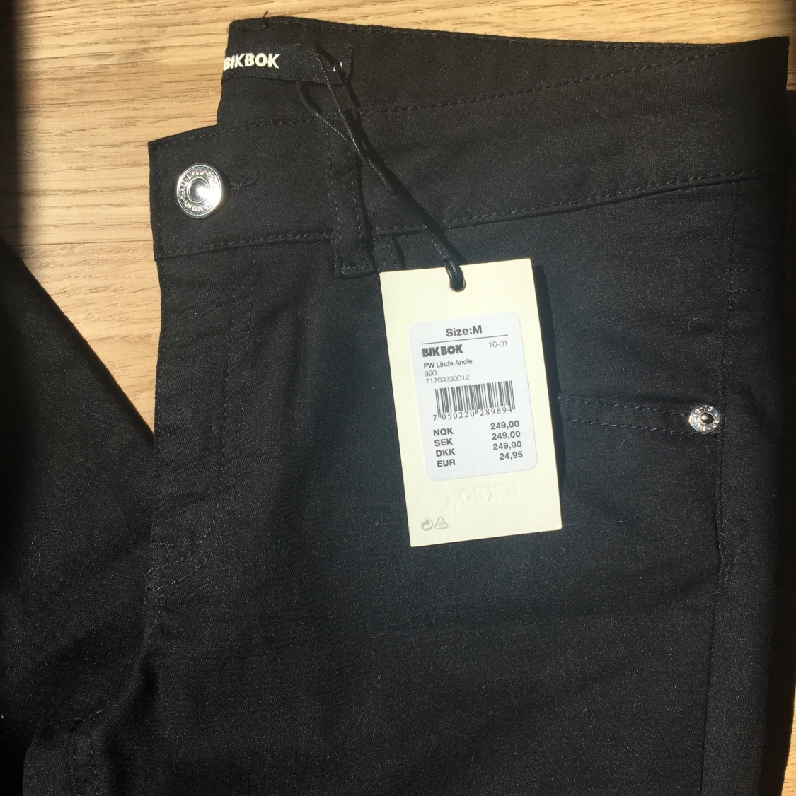 Helt nya svarta jeans