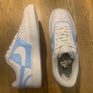 Helt Nya Custom Nike Vision - BUD - BUD! Alla bud är välkommna, undviker helst skambud! Helt nya custom nike vision i storlek 39-40 ganska små i storleken. Bara hör av dig vid intresse! Ha de så bra! 