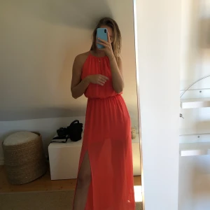 Sommarklänning - Den perfekta sommarklänningen från KappAhl i storlek XS💕 köparen står för frakt