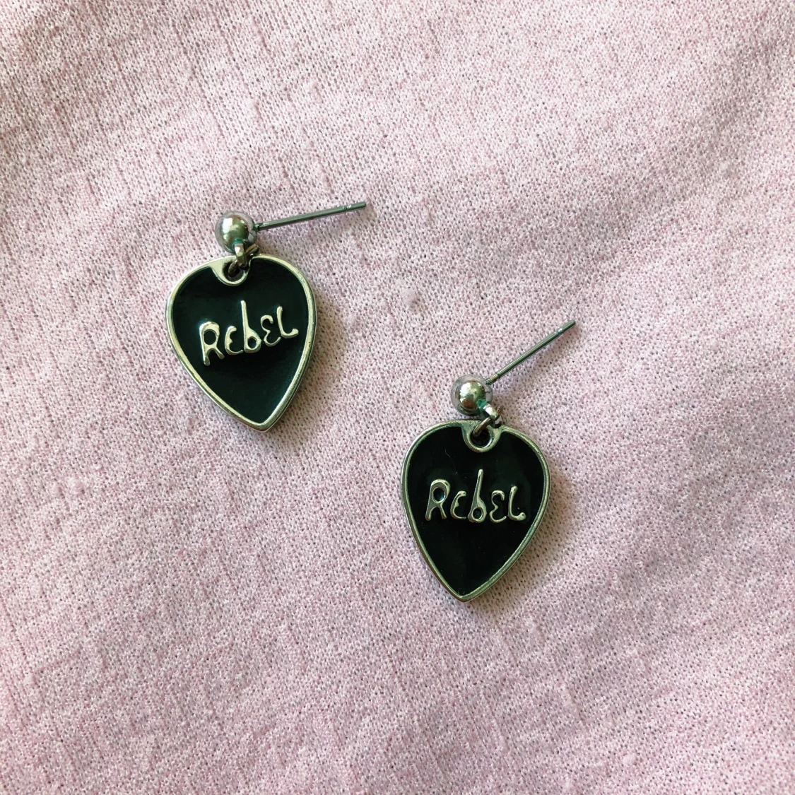 🔥 Rebel-örhängen 🔥