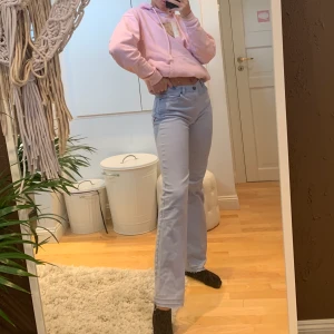 Väldigt fina byxor - Snygga blåa byxor som är i bra skick! Supersköna och sitter perfekt