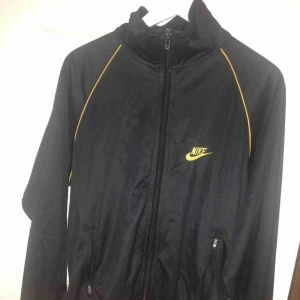  - Vintage Nike track tröja i bra skick.