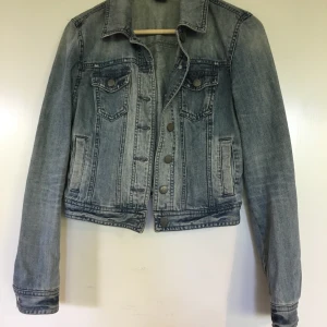 Jeansjacka  - Från vero moda, storlek s, stentvättad