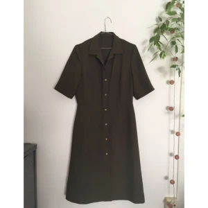  - Hemmasydd vintage-historia i mossgrön färg. Toppskick! Finns i bagis men kan mötas upp i stan. 