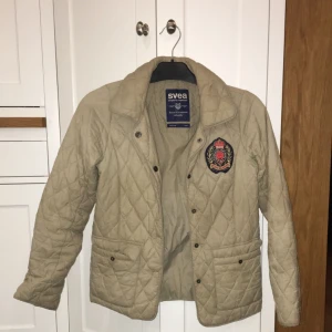  - Jacka från Svea i stl S. Använd 3-4 gånger, nyskick.