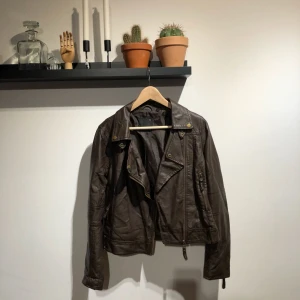  - Fejk skinnjacka! Oanvänd 💃🏻