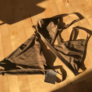  - Bikini i brun/khakigrön (mer grön än på bilden) säljes pga fel storlek. Oanvänd! ☀️☀️ 