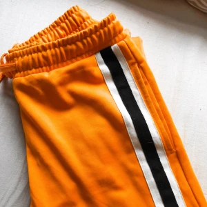  - Köpta här på Plick men är för små 😭 dom är från carlings och är super snygga !!! Kontakt för mer info och köparen står för frakten