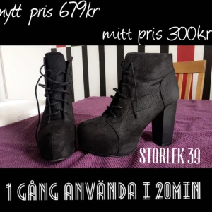  - Ny pris 679kr Mitt pris 300kr 1 gång använda i 20min säljer dom för att jag är inte så van att gå i så stora klack