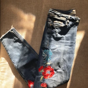 - Superfina jeans från Zara. Knappt använda