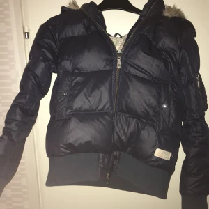  - En dunjacka från Odd Molly, ordinarie pris 2500kr