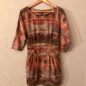  - Jättefin klänning från Mango! Använt den endast en gång. 