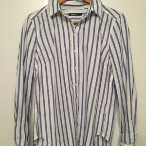 Aldrig använd bomullsskjorta från ginatricot. Funkar till en M eller som en översized till XS/S. 