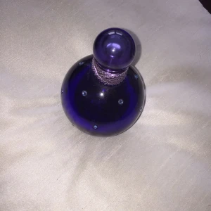  - Britneys spears parfym, en tredjedel kvar i flaskan. Frakt tillkommer