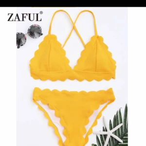  - Oanvänd bikini i storlek 38/M