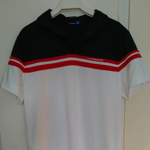  - 🌸 Helt ny! endast urplockade för att kunna ta bild. 📦 Porto tillkommer & Skickar med spårbar frakt 📦 samfraktar vid köp av fler plagg 💵 Betalning med Swish. 📷 Filmar alltid när jag postar.