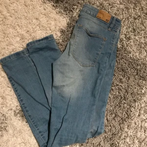  - Jeans från Lager 157, storlek S, använda men ändå bra skick, frakt tillkommer.