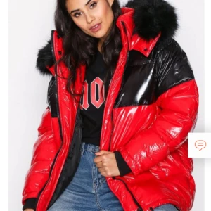  - Snygg jacka från River Island! Aldrig använd. Köparen står för eventuell frakt. 
