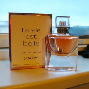 Parfym från Lancome - La vie est belle. Aldrig använd. Nypris 575 kr. 