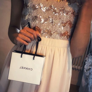 Bal klänning - Min balklännig andvänd bara en kväll den är supersnygg