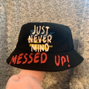 Fiskehatt - Helt oandvänd, inte gjort texten själv utan köpte den så. 