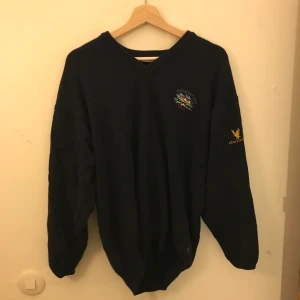 Lyle & scott tjocktröja - Tjocktröja från Lyle & scott i storlek medium 