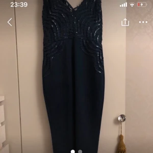Festklänning - Använd en gång , fint skick