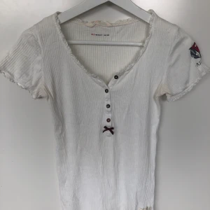 Vit Odd Molly t-shirt storlek 1 (S) - Vit Odd Molly t-shirt i väldigt bra skick, använd fåtal gånger.