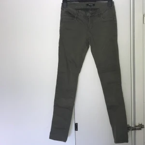 Jeans - Khaki jeans.