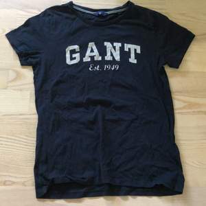 Super fin mörkblå t-shirt från Gant i storleken S❤️