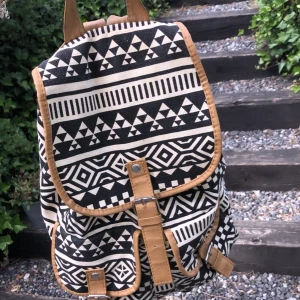 Söt ryggsäck - Använder ej! Bra skick och jättefin.. Pris går att diskuteras 💜 