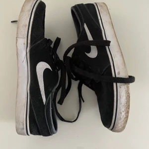 Nike skor  - Säljer dessa skor i 38 frakt: 88kr💖💖💖
