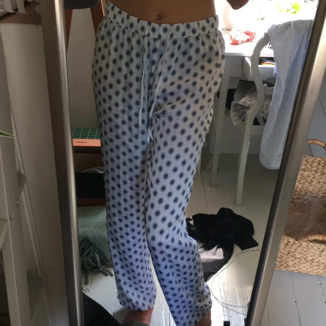 Sköna pyjamas byxor i typ siden 